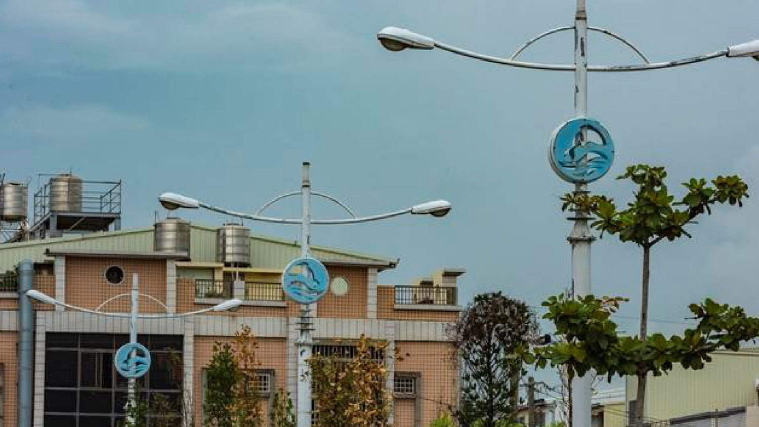 高雄不僅有著淒美傳說的愛河,還有吃海鮮的聖地蚵仔寮