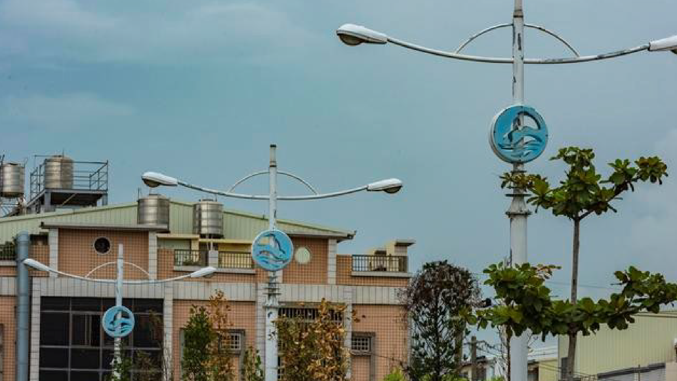 高雄不僅有著淒美傳說的愛河,還有吃海鮮的聖地蚵仔寮